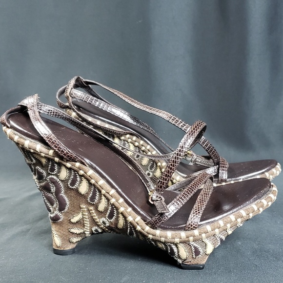 Rare One of a Kind Gucci Wedge Sandals - Picture 5 of 8